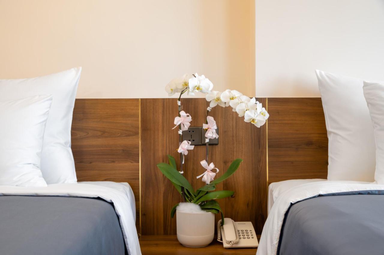 Avenis Hotel Дананг Экстерьер фото